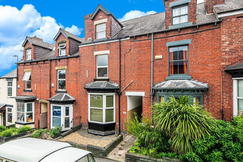 Property photo 1 of 33