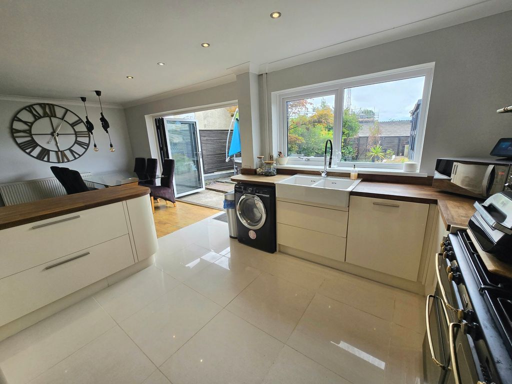 Property photo 2 of 31