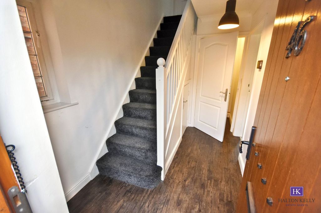 Property photo 2 of 16 Entrance Hallway