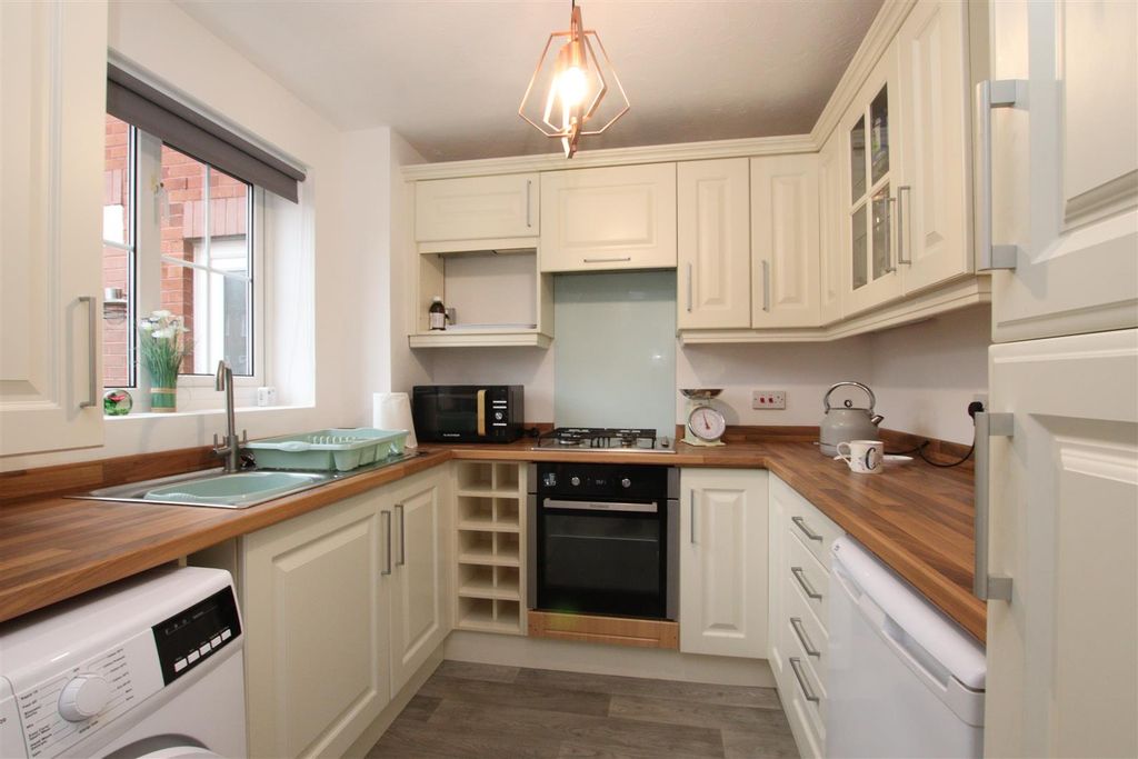 Property photo 3 of 9 Kitchen.Jpg