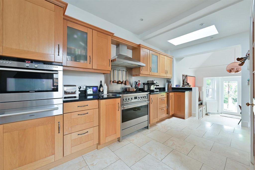 Property photo 2 of 12 37 Ox Lane-10.Jpg