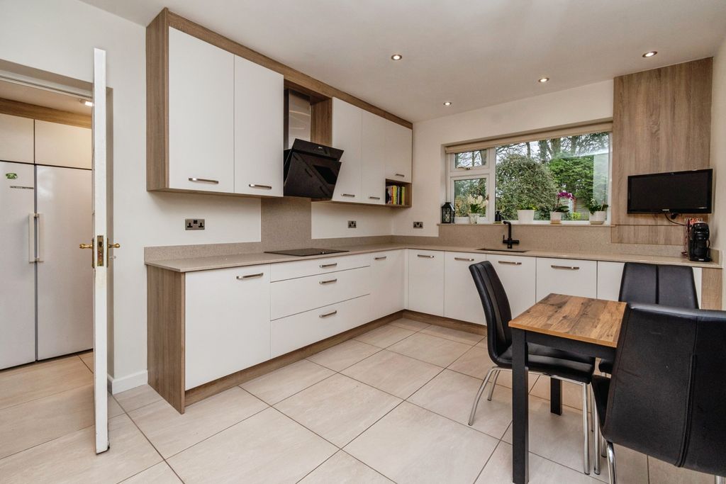 Property photo 1 of 22 Kitchen/Diner