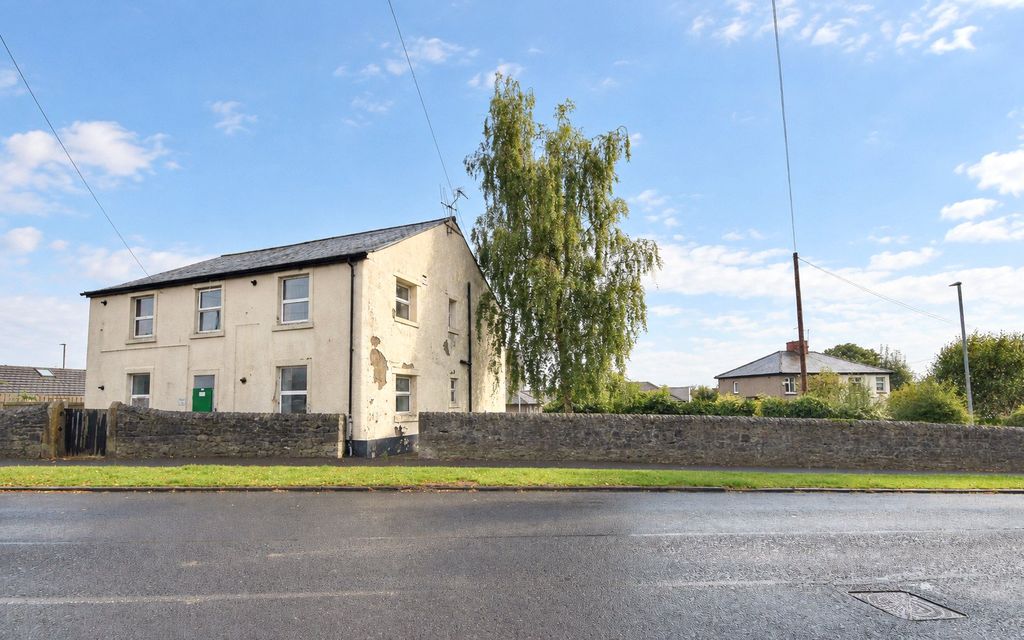Property photo 1 of 14 External