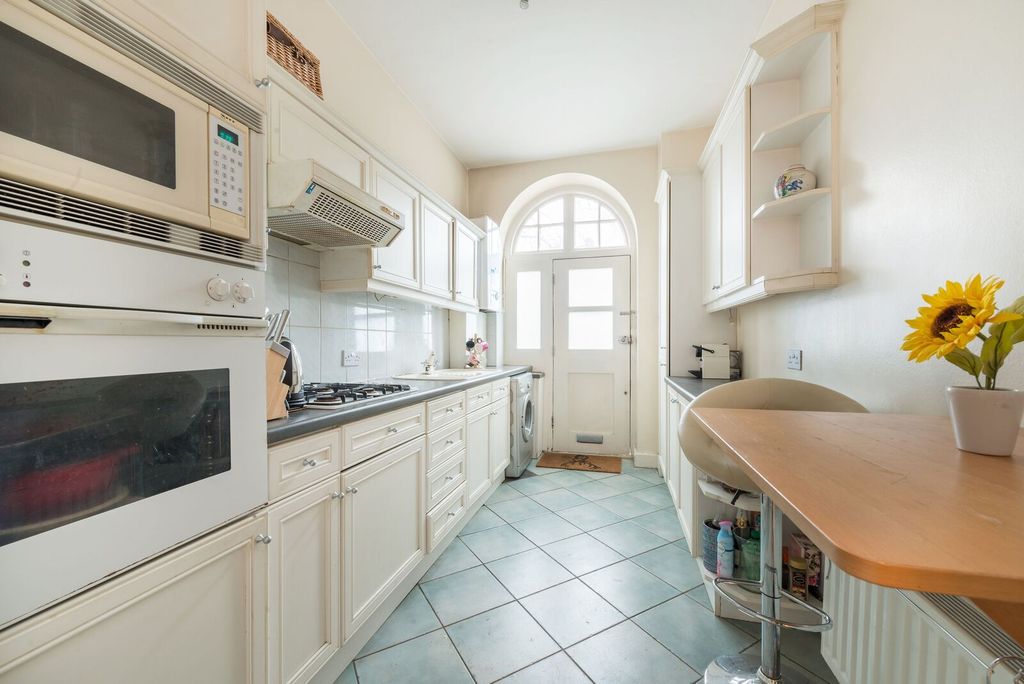 Property photo 3 of 12