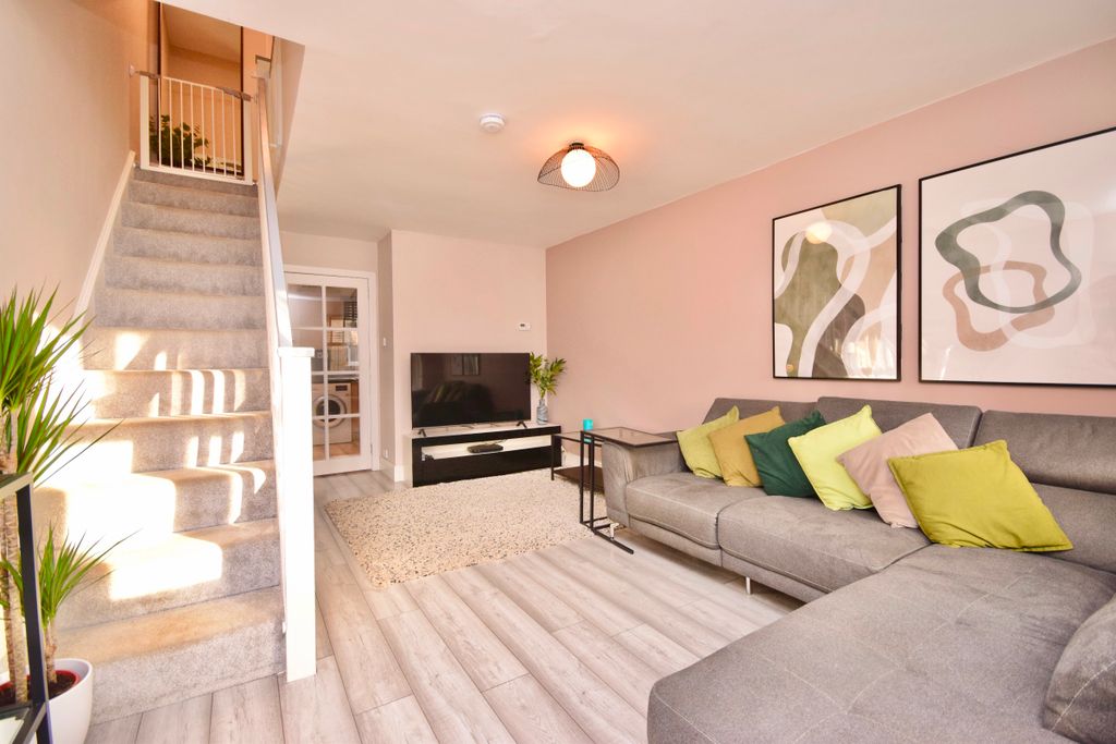 Property photo 2 of 31