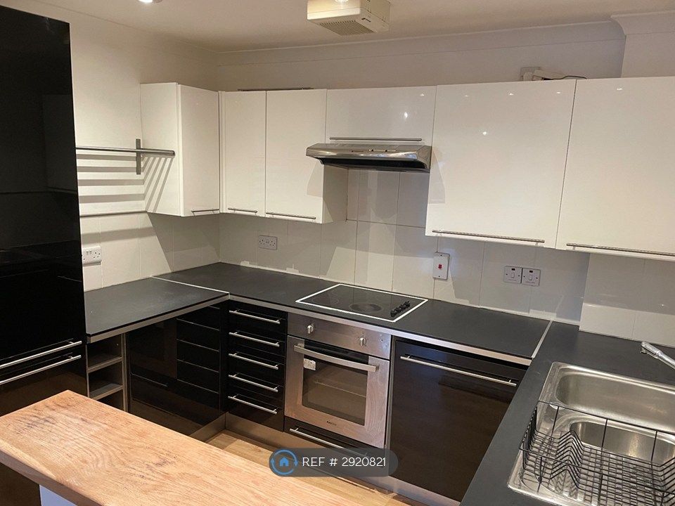 Property photo 2 of 9 Kitchen
