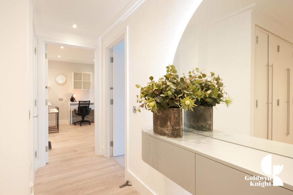 Property photo 1 of 17 Hallway