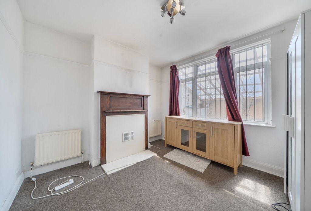 Property photo 3 of 10 1469382-10-6A1d87...