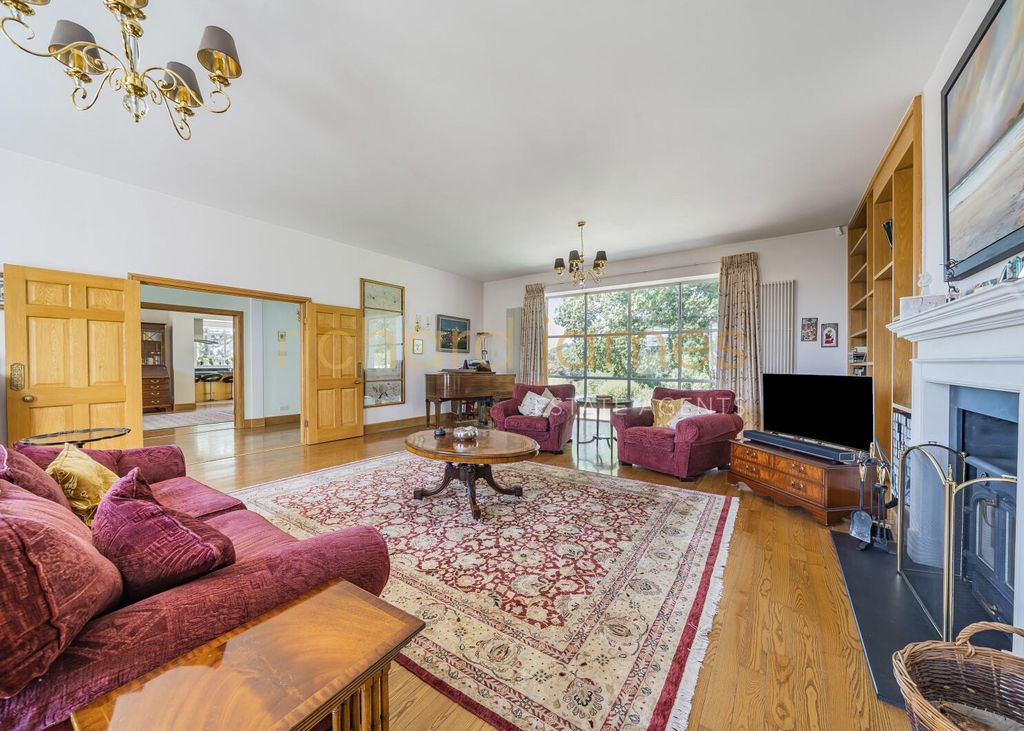 Property photo 2 of 20 Aa08665B-A443-4bae-B876-Baf19c342306.Jpg
