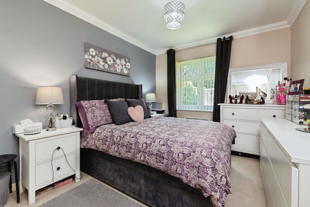 Property photo 3 of 17 Bedroom