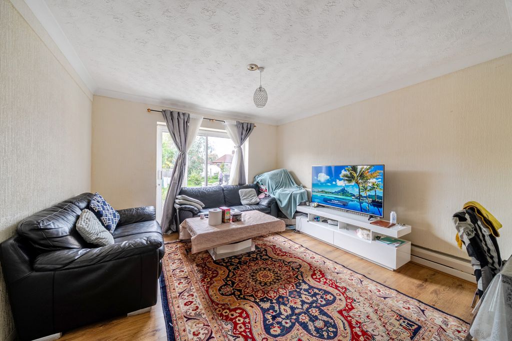 Property photo 2 of 15 1374460-2-6903805...