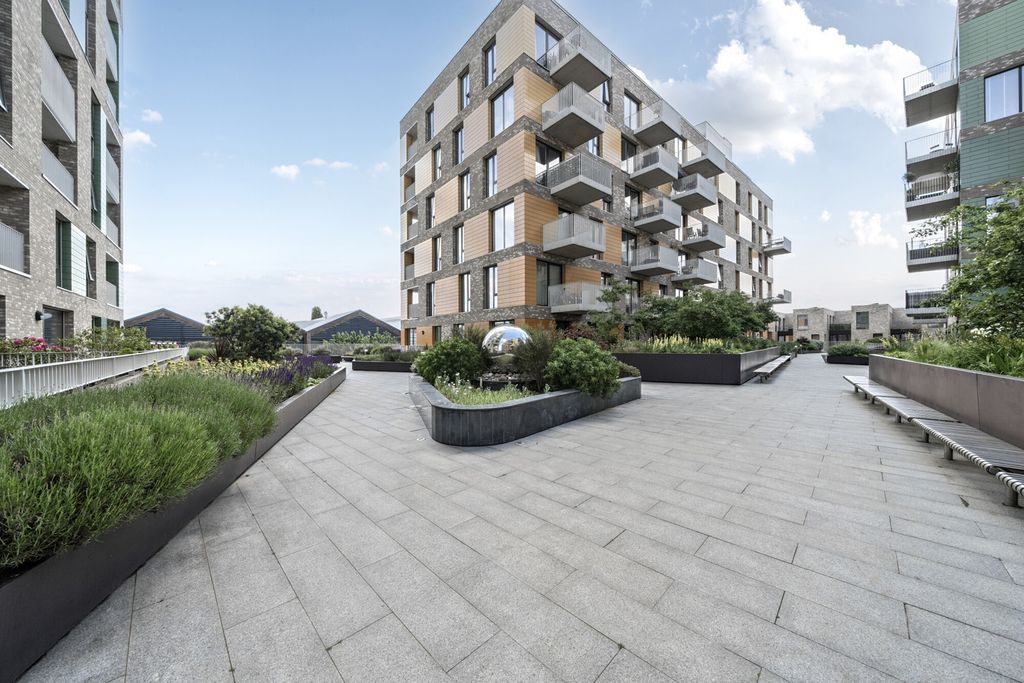 Property photo 2 of 17 External