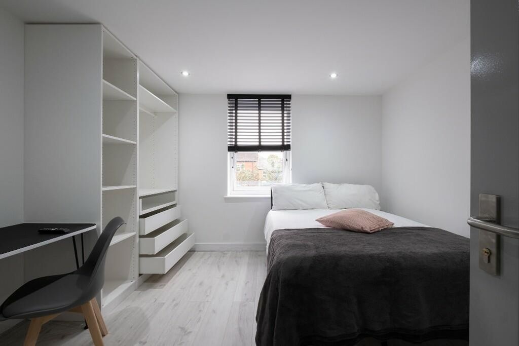 Property photo 3 of 11 This Inviting Double Bedroom Offers A Bright And A...