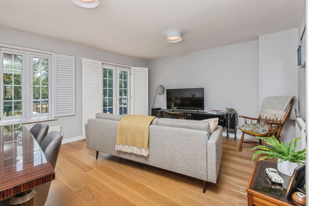 Property photo 1 of 15 Living / Dining Room