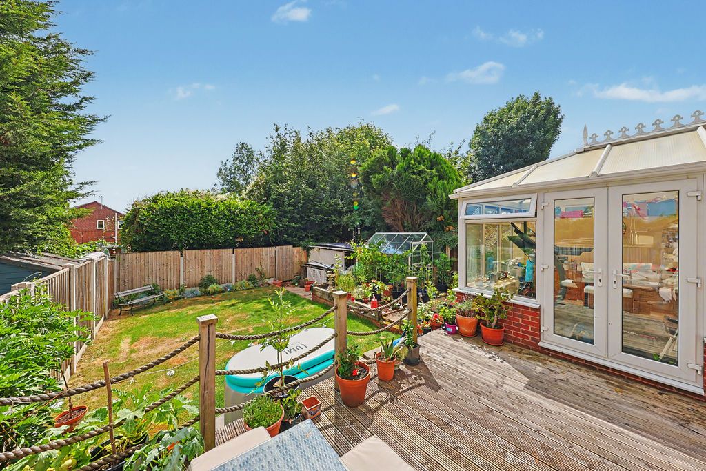 Property photo 2 of 40 Garden