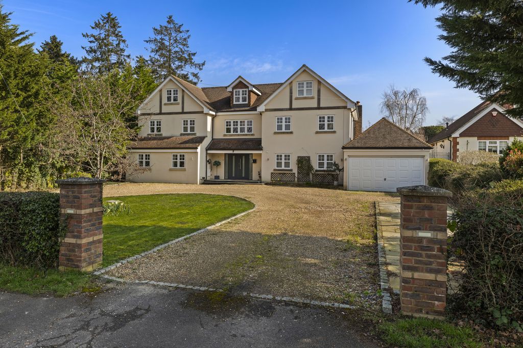 Property photo 2 of 27