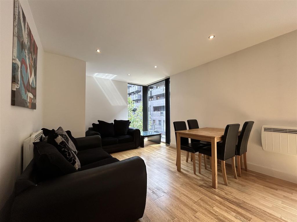 Property photo 2 of 14 Livingroom.Jpeg