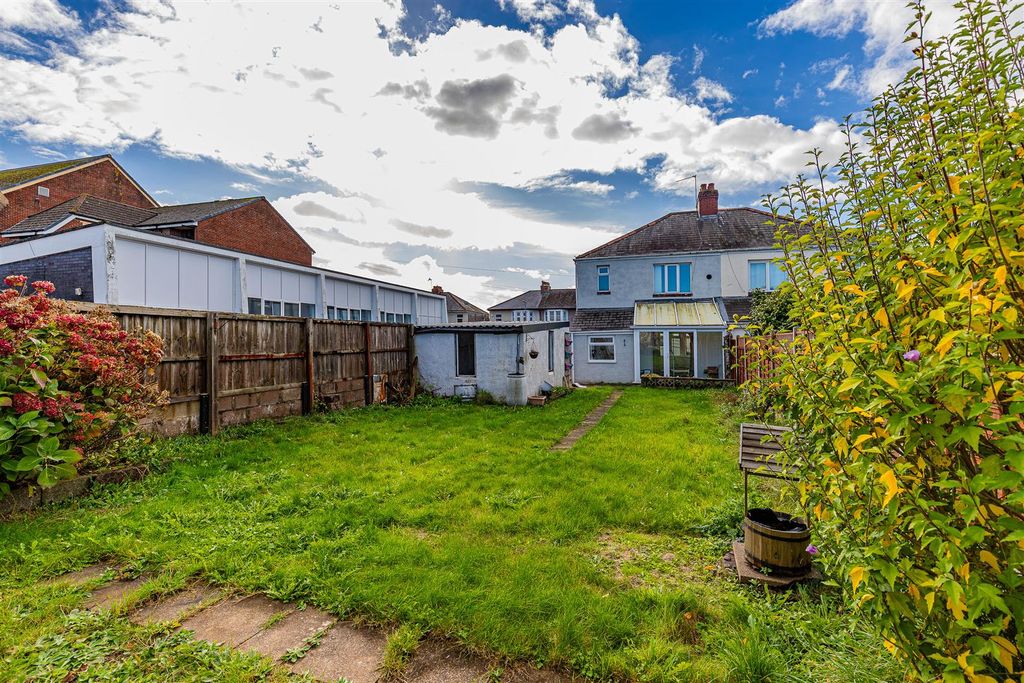 Property photo 2 of 20 16-20.Jpg