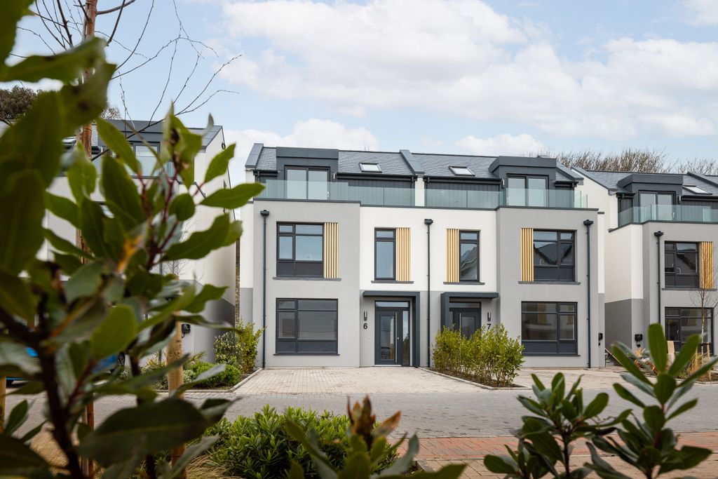 Property photo 2 of 20