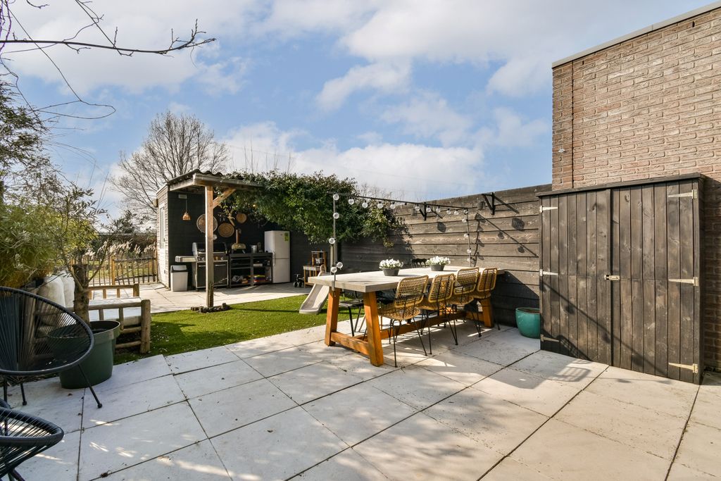 Property photo 3 of 31