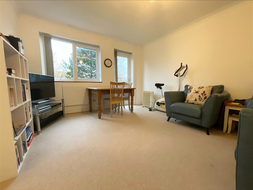 Property photo 2 of 10 Lounge