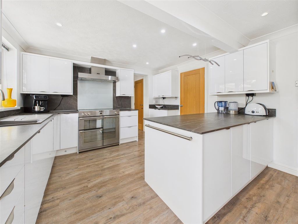 Property photo 3 of 18 Dining Kitchen