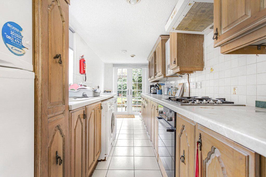 Property photo 3 of 10 Kitchen