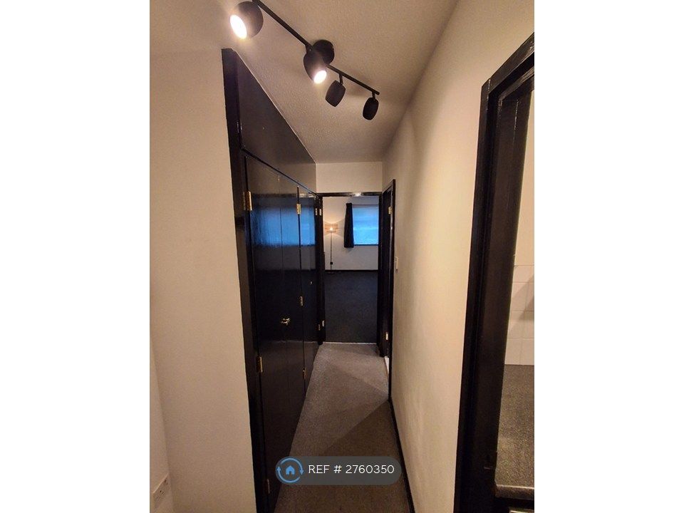 Property photo 3 of 5 Hallway