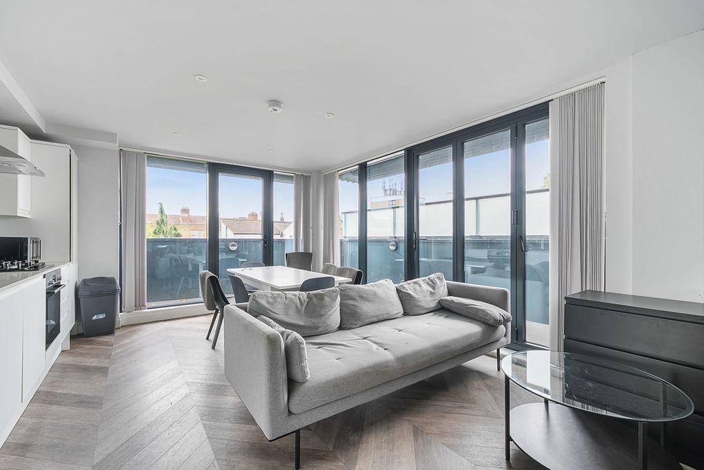 Property photo 2 of 17