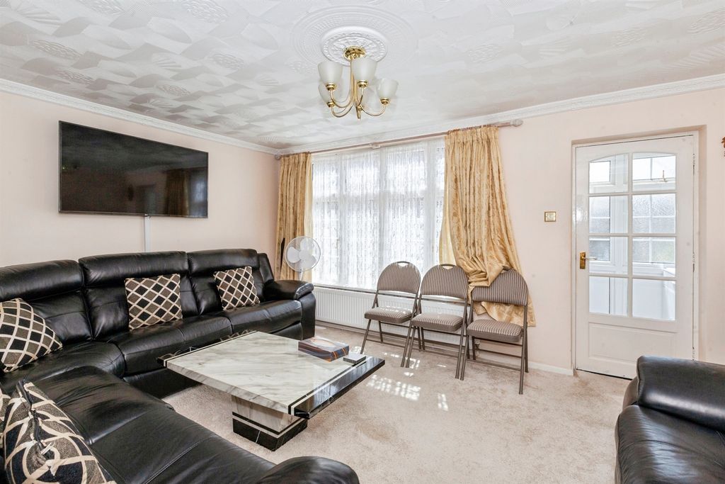 Property photo 2 of 18