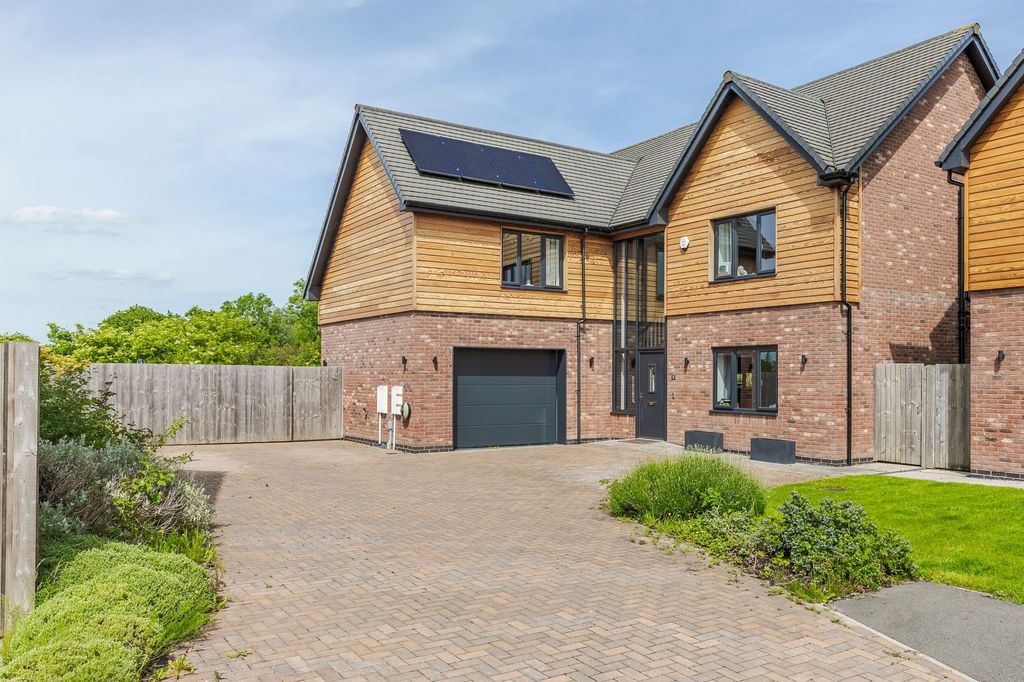 Property photo 2 of 34