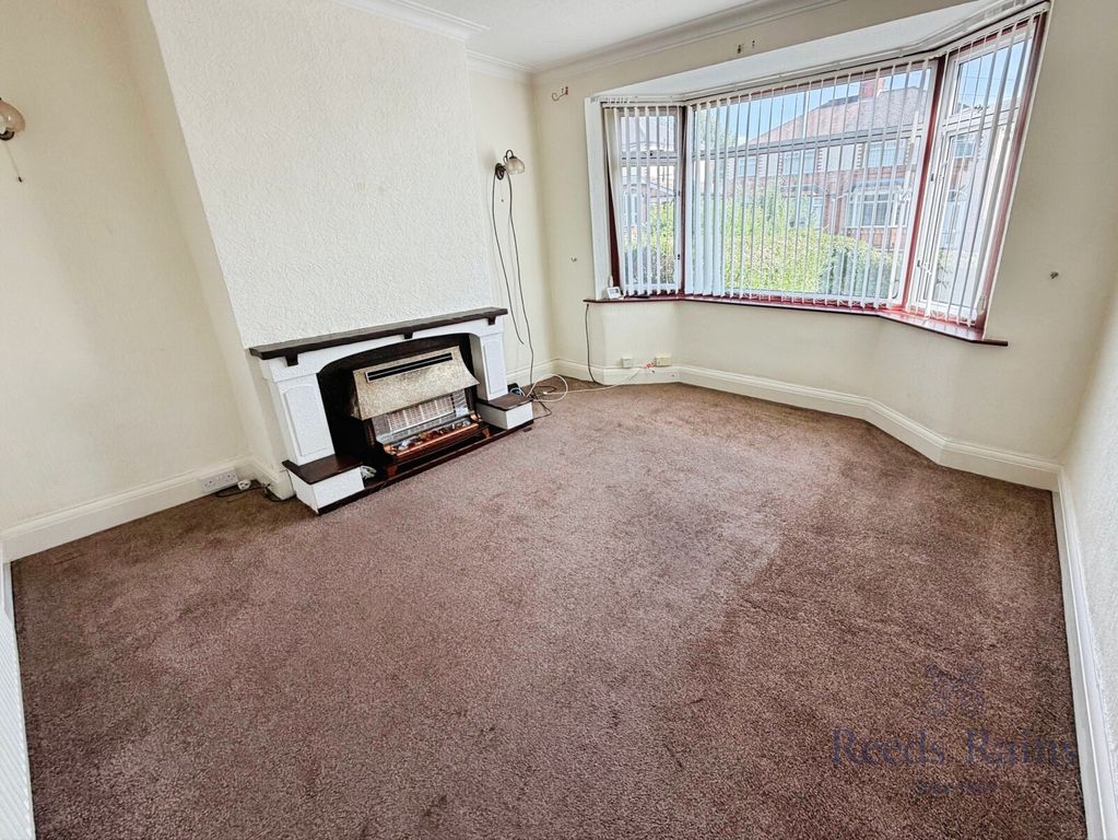 Property photo 3 of 14 Lounge