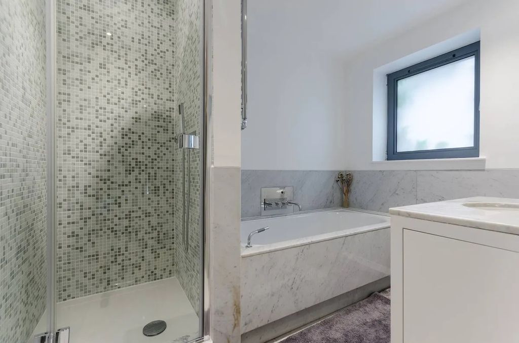 Property photo 3 of 15 Photo 7