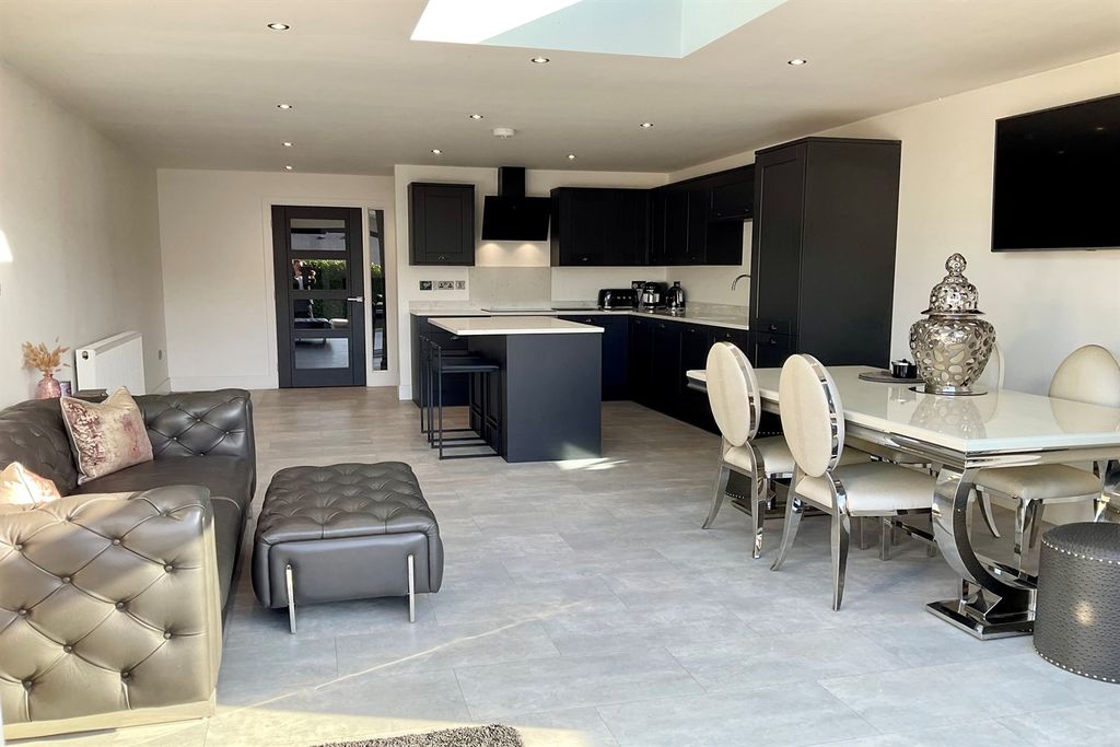 Property photo 1 of 18 (Main)