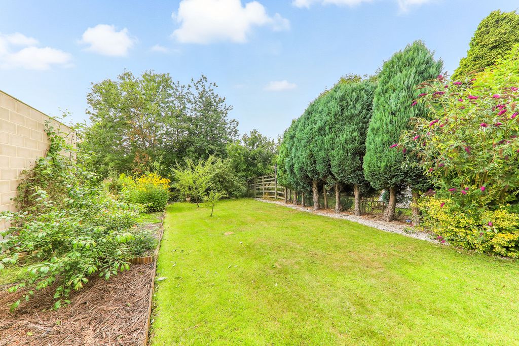 Property photo 2 of 28