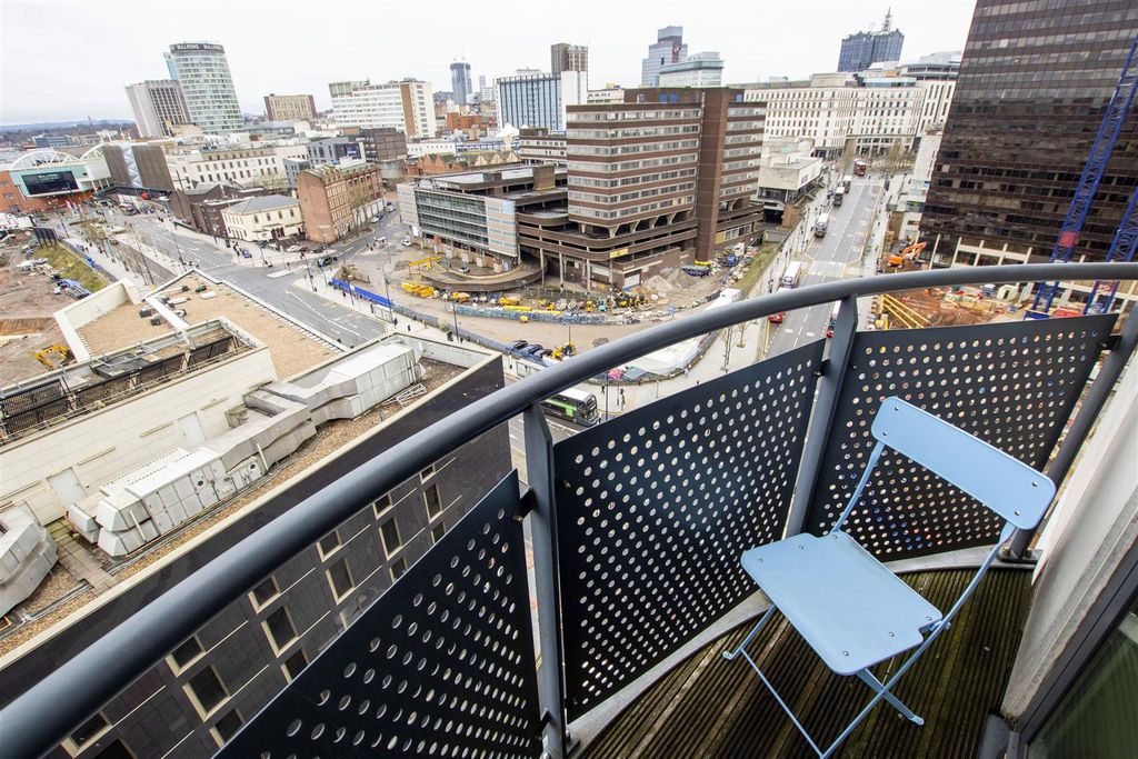 Property photo 2 of 8 Outside