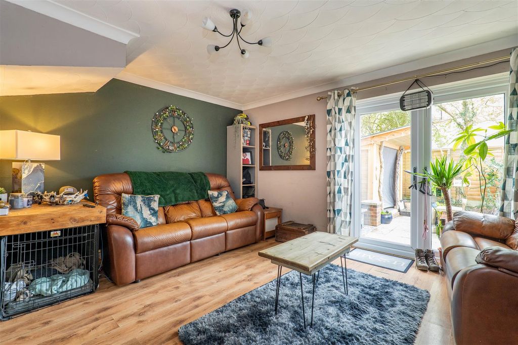 Property photo 2 of 18 Lounge