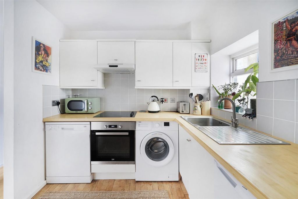 Property photo 2 of 14 Kitchen