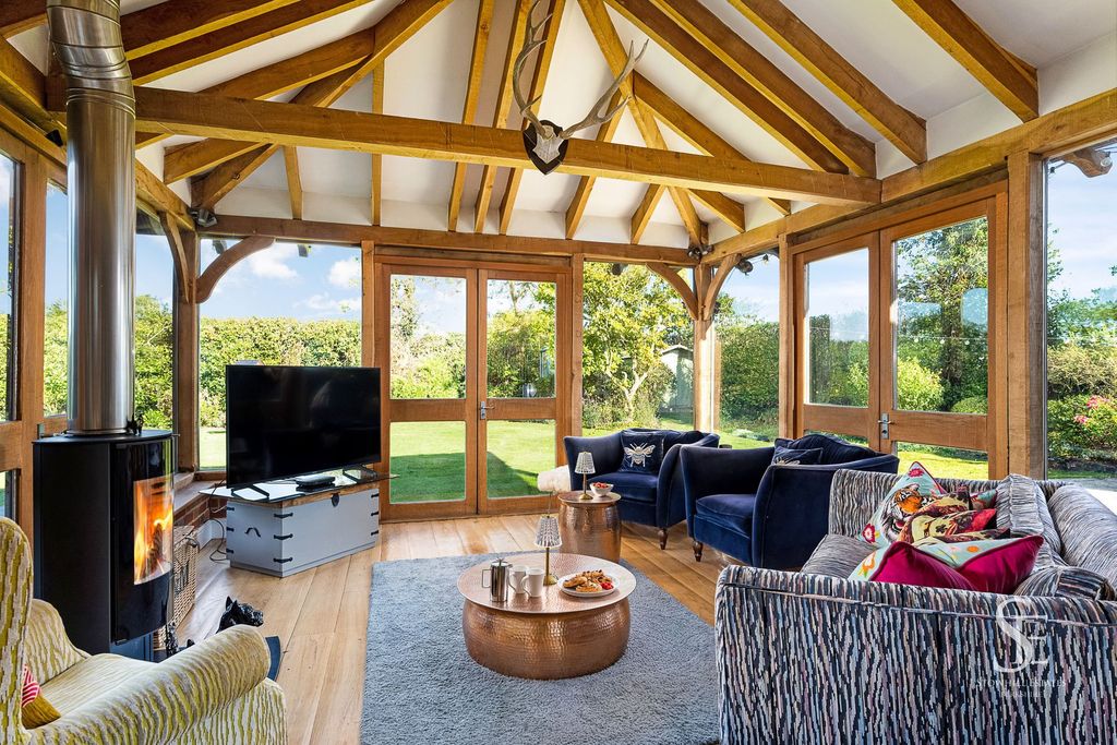 Property photo 3 of 32 Oak Room