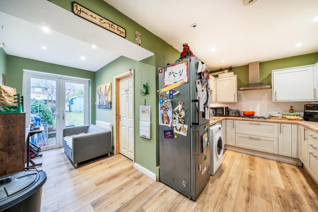 Property photo 3 of 20 Kitchen