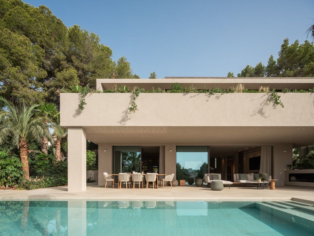 Property photo 1 of 20 Exterior And Pool (3)