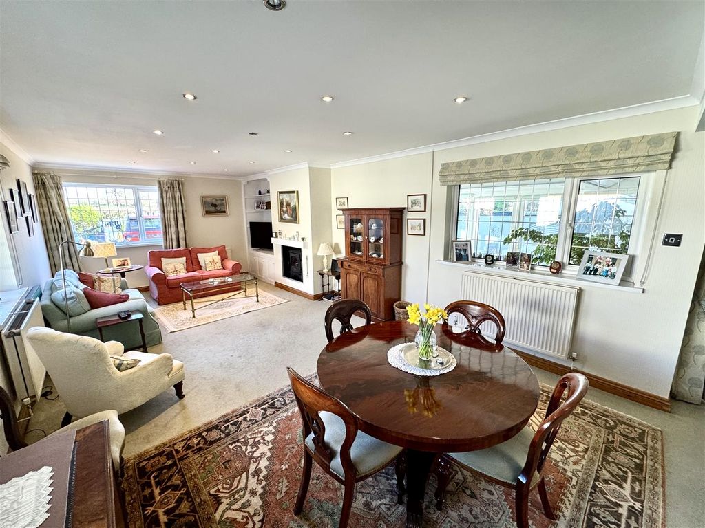 Property photo 3 of 21 Living/Dining Room