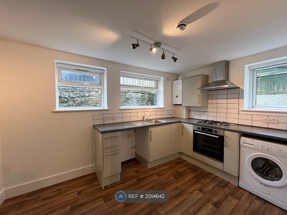 Property photo 3 of 16 Kitchen