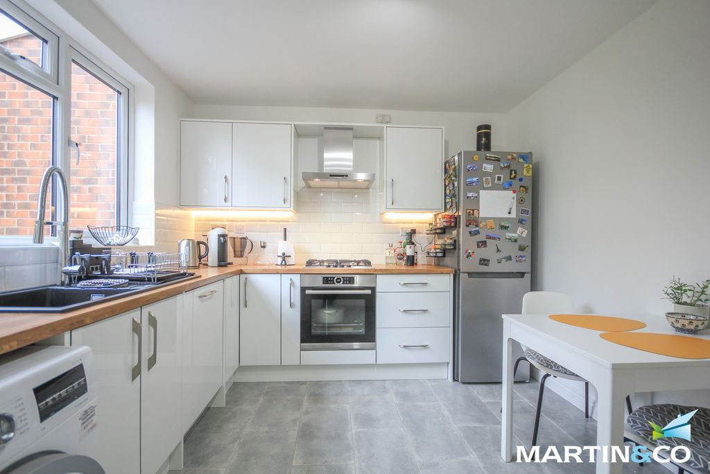 Property photo 2 of 14