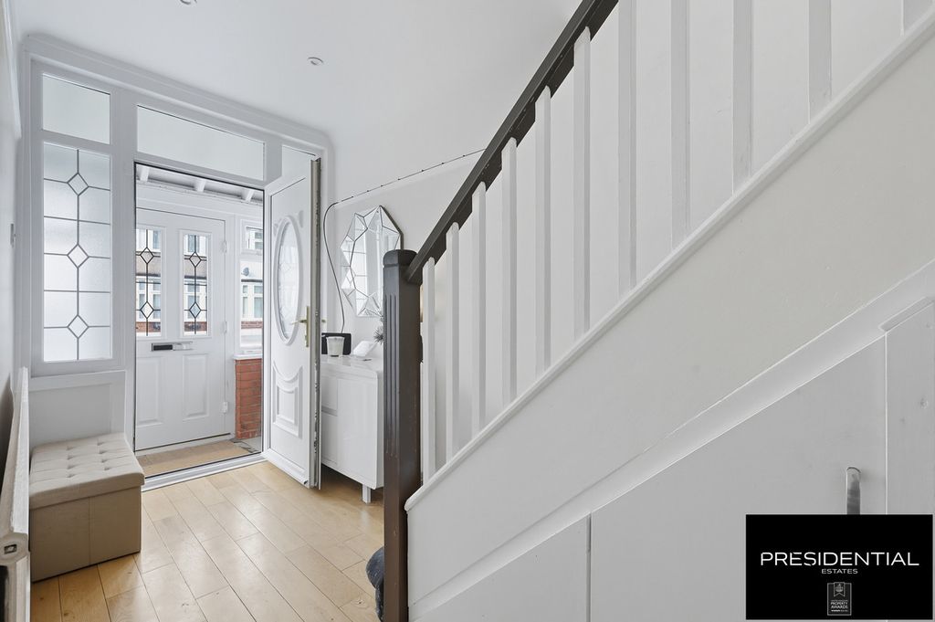 Property photo 2 of 27