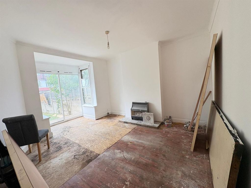 Property photo 3 of 12 Photo-2025-10-28-14-11-03 (4).Jpg