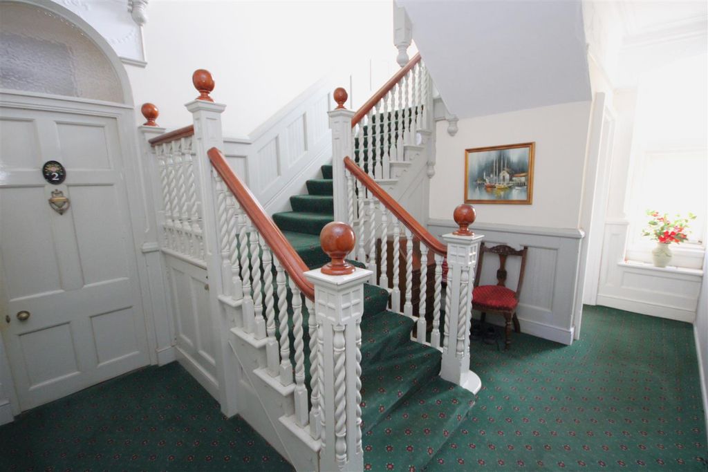 Property photo 2 of 15 Communal Entrance Hall