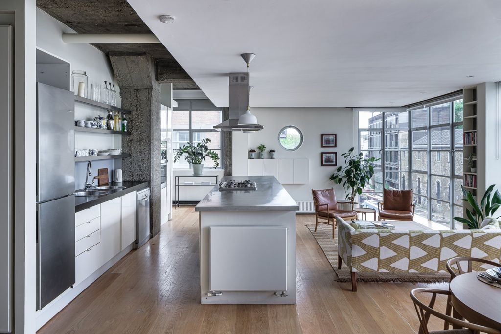 Property photo 1 of 28