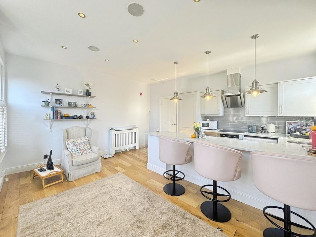 Property photo 1 of 17 High Street