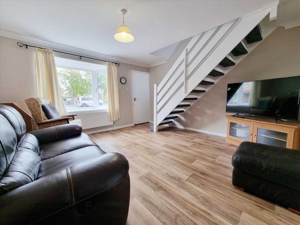 Property photo 2 of 9 Lounge:
